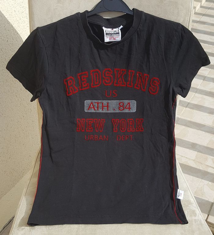 Tee-shirt noir Redskins taille 12 ans.
