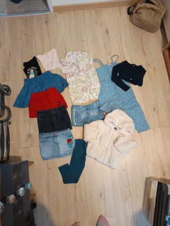 Lot vêtement 4 ans 12 pièces