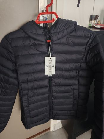 Vends veste neuve de taille s  jamais porté