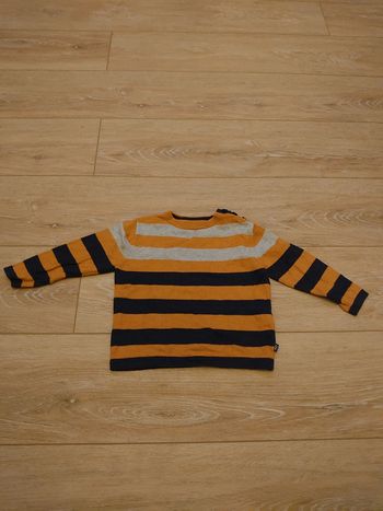 Pull léger rayé