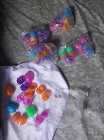 Lot de 50 œufs surprise colorés – prêts à être remplis