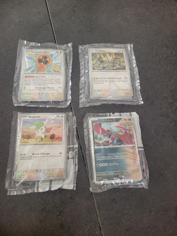 Lot 4 booster Pokémon prismatic