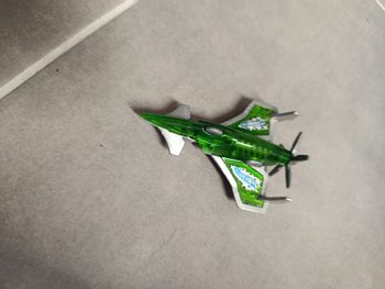 Avion en métal