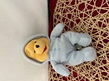 DISNEY DOUDOU OURS WINNIE L'OURSON JAUNE HABIT BLEU CAPUCHE