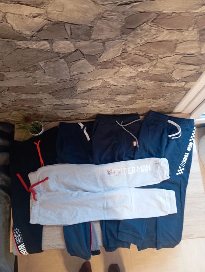 Lot 5 bas de jogging avec accros taille 8ans