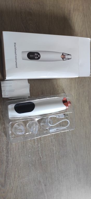 Aspirateur à points noirs neuf