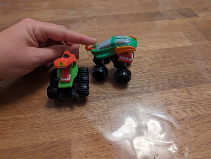 Lot 90 de 2 petites voitures attack Monster Hotwheels - photo numéro 6