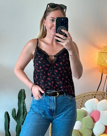 Top noir à motifs fleuris rouges et col en dentelle taille 34 - Pimkie