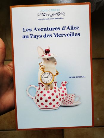 Les Aventures d'Alice au Pays des Merveilles livre publicitaire