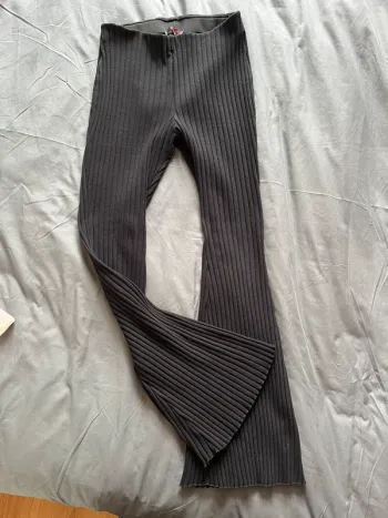 pantalon noir pattes d’éléphant