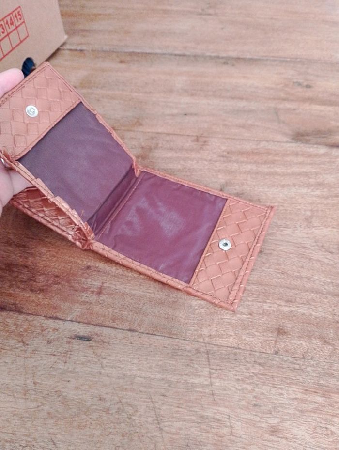 Portefeuille marron en similicuir - photo numéro 4