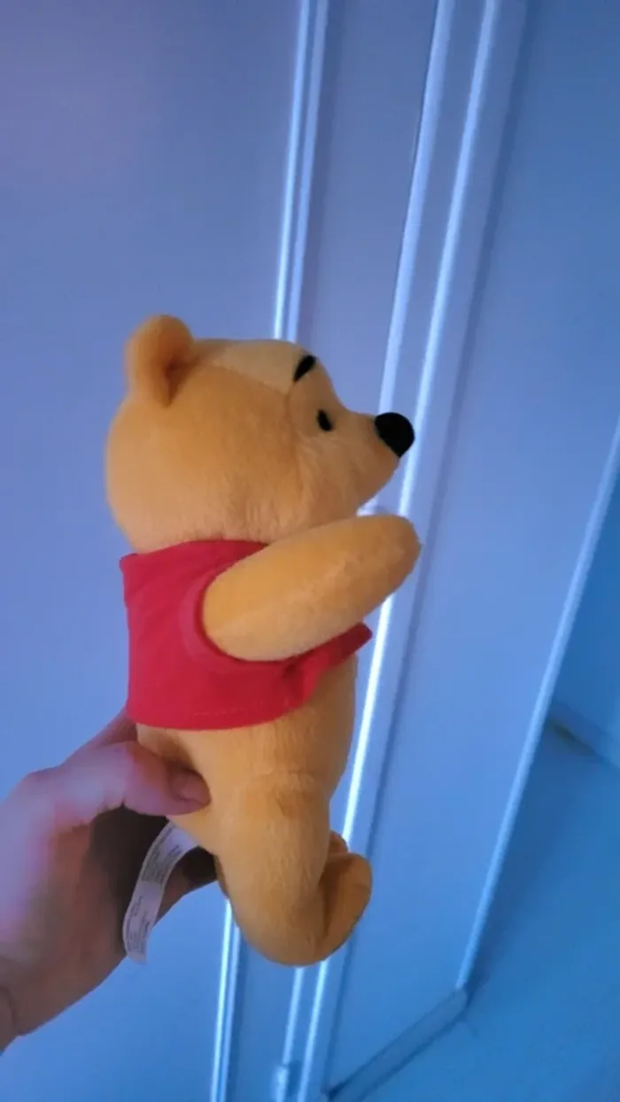 Peluche Winnie l’ourson 25 cm - photo numéro 2