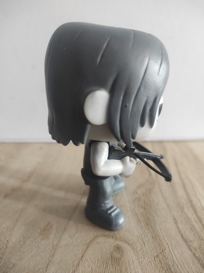 Figurine Funko pop Daryl Dixon 145 SANS boîte ( The Walking Dead ) - photo numéro 2