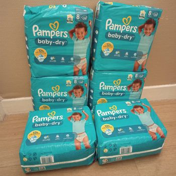 Lot Pampers baby dry taille 8 (168 couches)