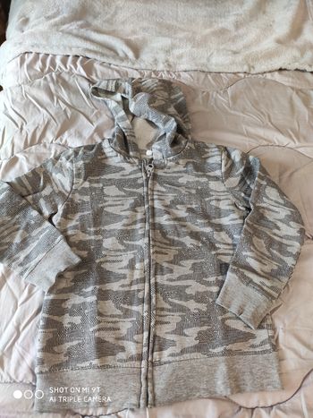 Gilet zippé garçon taille 6/7 ans