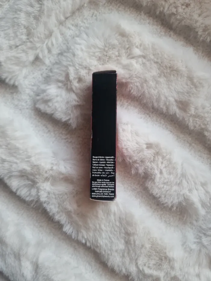 Rouge à lèvres marbré Rouge Interdit de Givenchy - photo numéro 15