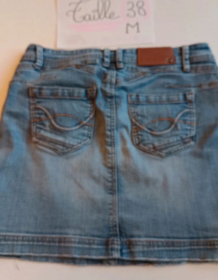 Jupe en jean taille 38 en très bon état - photo numéro 3