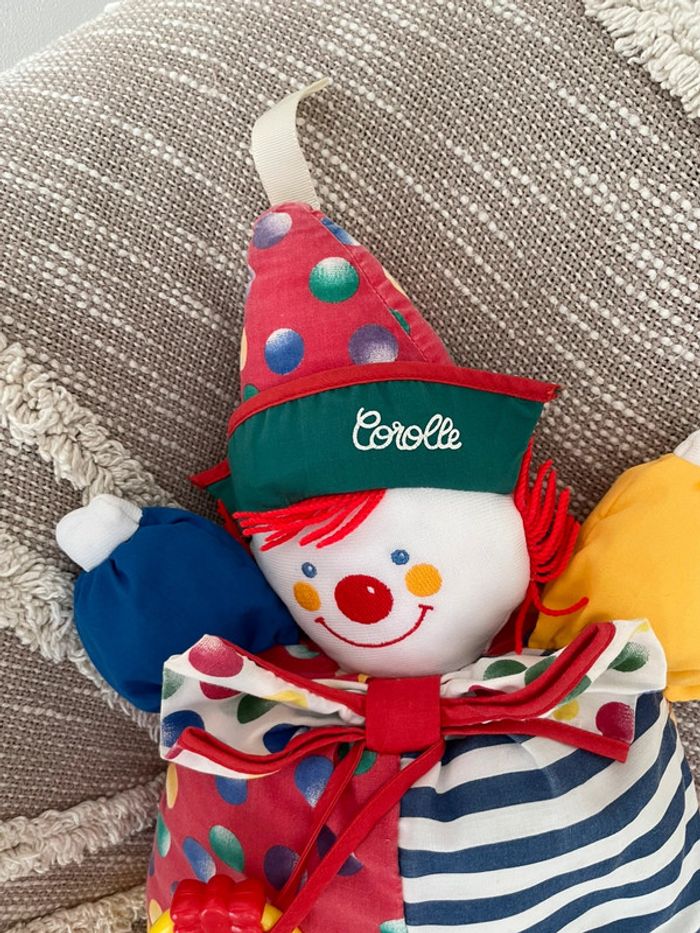 Peluche doudou 43cm corolle poupée clown arlequin rouge jaune très bon état - photo numéro 4