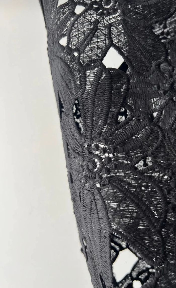 Joli haut femme en broderie dentelle noir chic taille M/L - photo numéro 4