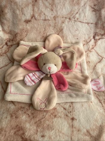 Doudou plat lapin rose blanc Célestine fleurs pétales DC1445 Mon doudou à moi Doudou Et Compagnie