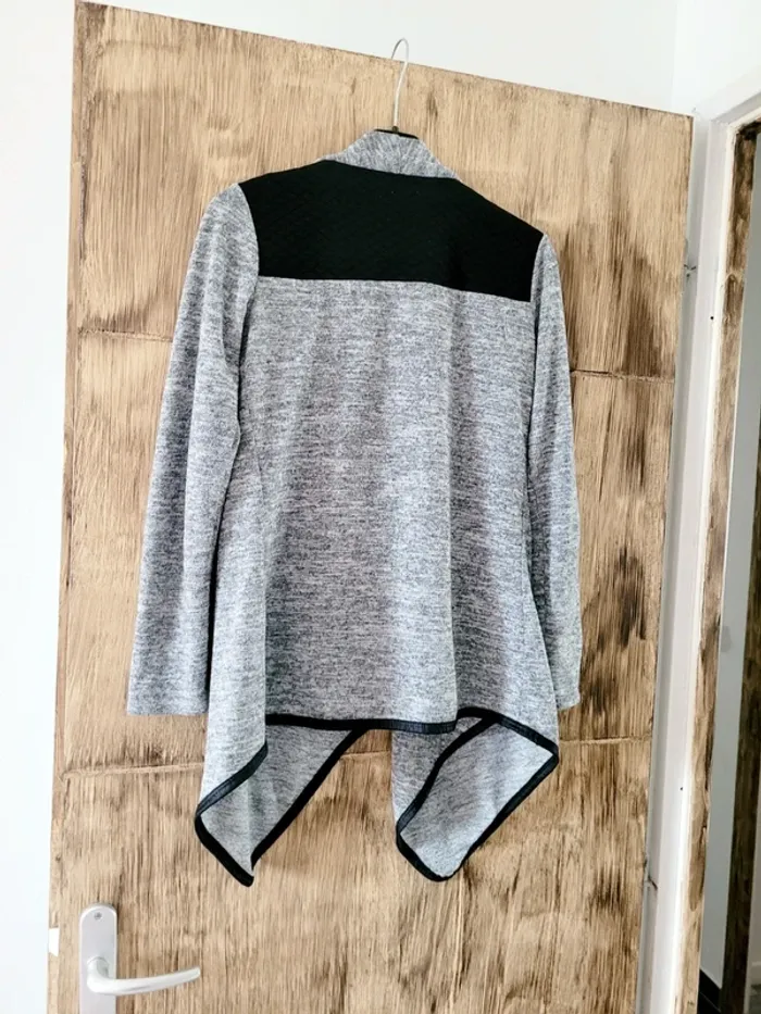 Joli gilet asymétrique 12 ans - photo numéro 2