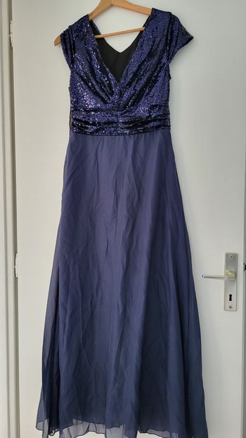 Robe de soirée bleue marine pailletée neuve