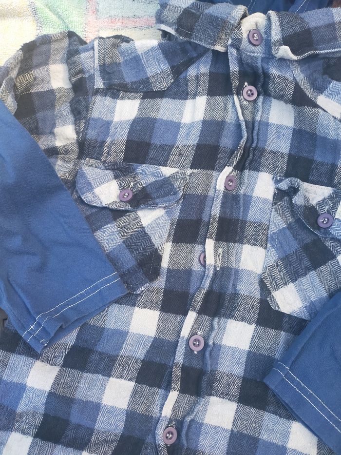 Chemise carreaux capuche 5 ans - photo numéro 2