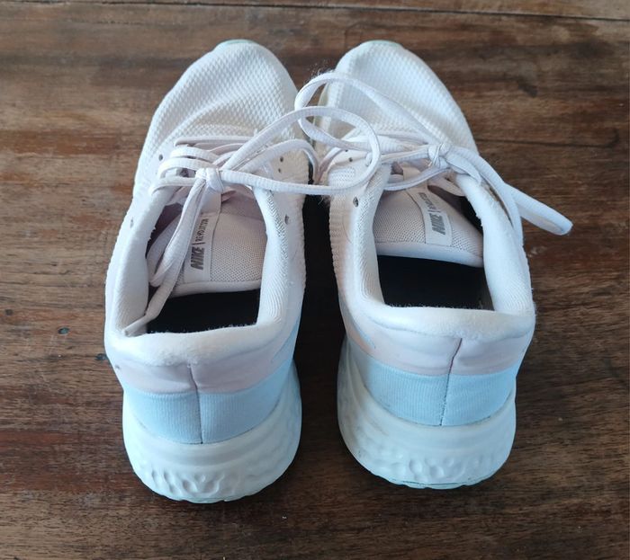 Baskets Nike Women Revolution 5 Sneaker Running 38.5 - photo numéro 4