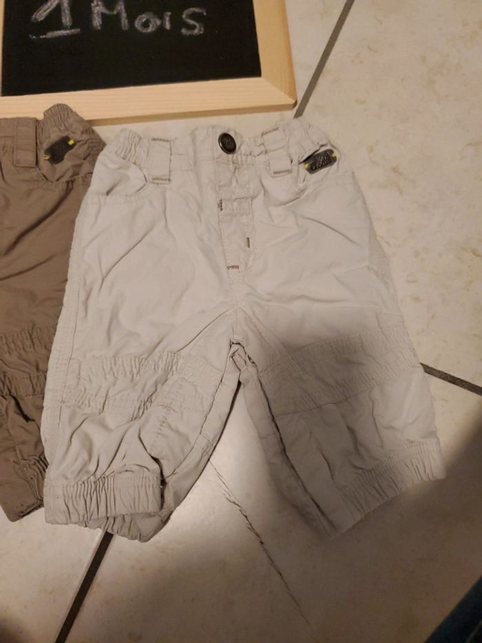 2 pantalons 1 mois - photo numéro 3
