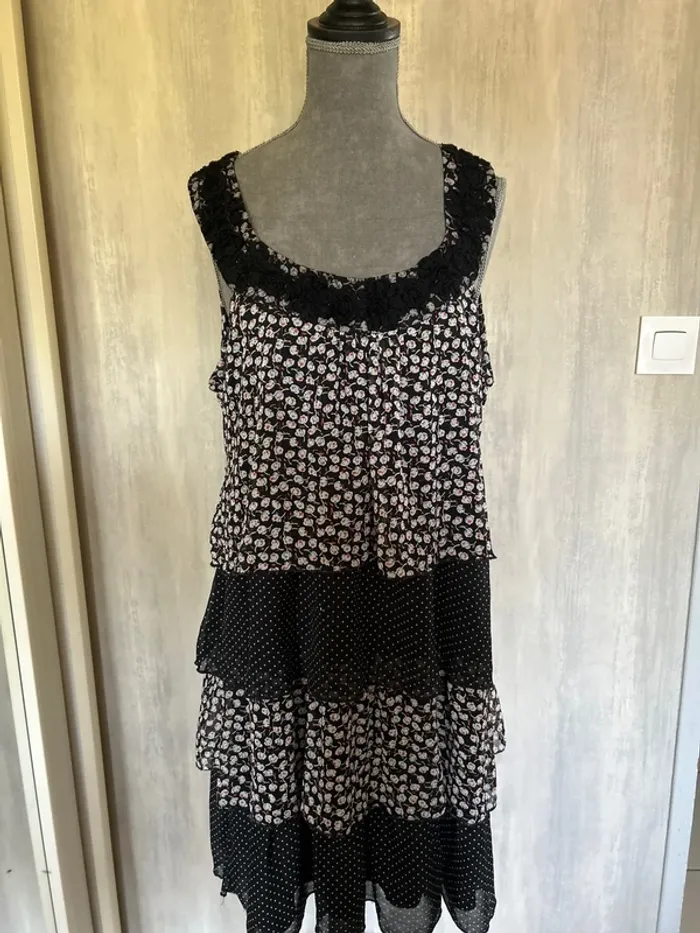 Robe noir coloré