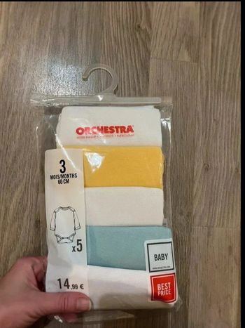 Lots de 5 body taille 3 mois neuf