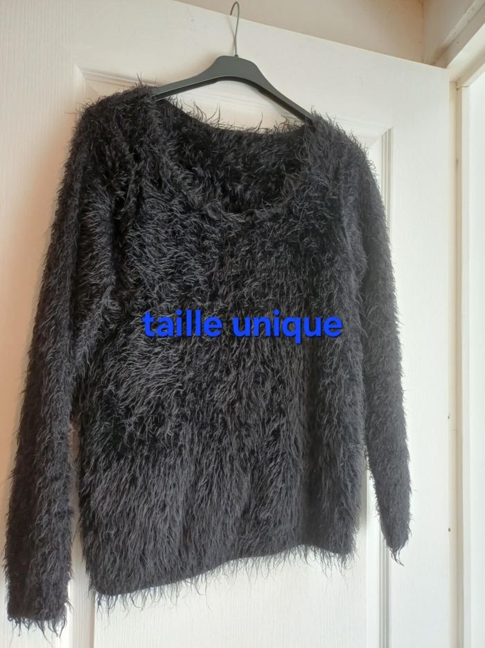 Pull noir