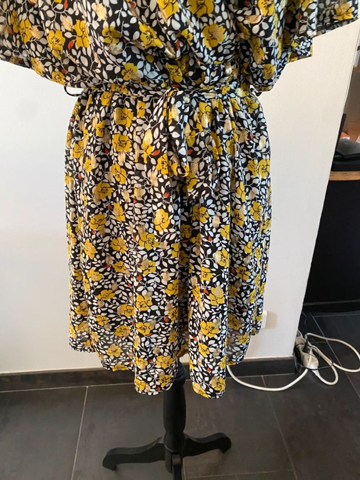 Robe d’été Van Der Rock taille 3 noire à fleurs jaunes et dorées - photo numéro 4