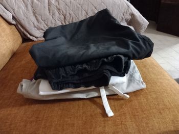 Lot 5 pantalons et pantacourts de jogging (12 ans)