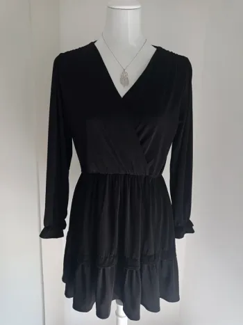 Robe noire cache coeur noir drapé devant manches longues T.S Mango