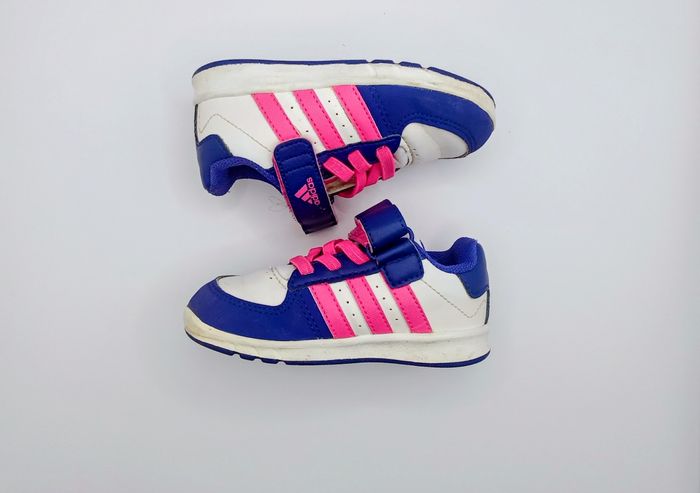 Adidas hoops taille 21 très bon état - photo numéro 2