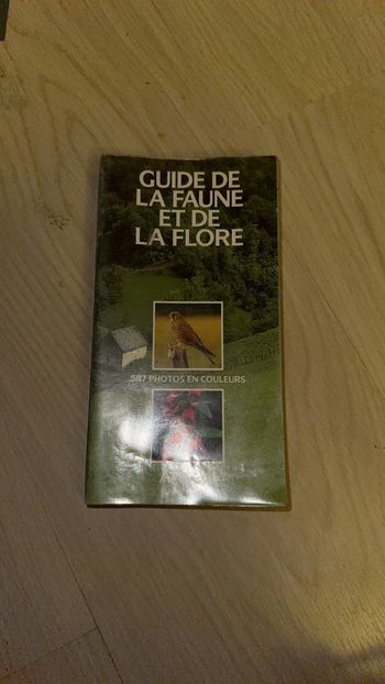 Guide de la faune de la flore avec 587 cette photo en couleur