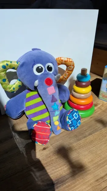 Éléphant Lamaze et tour à empiler bébé