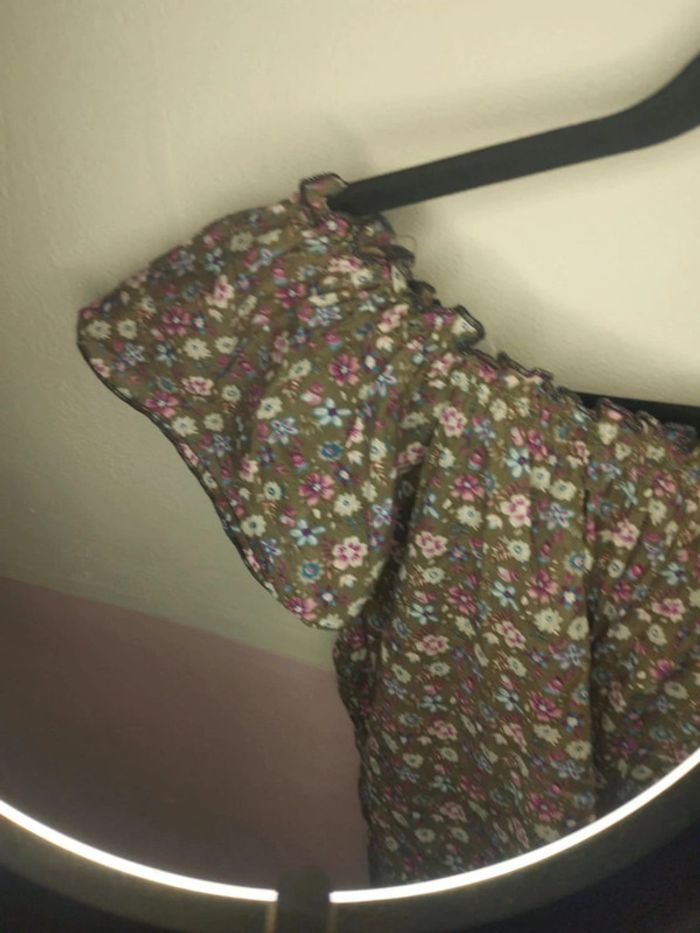 Blouse  femme motif fleuri  taille 42 - photo numéro 7