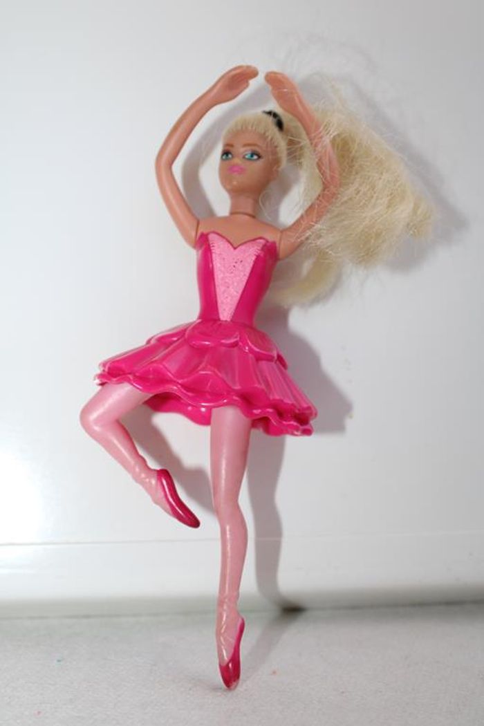 Lot figurines Barbie - photo numéro 8