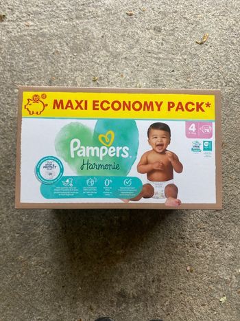 Couches Pampers harmonie taille 4 neuf
