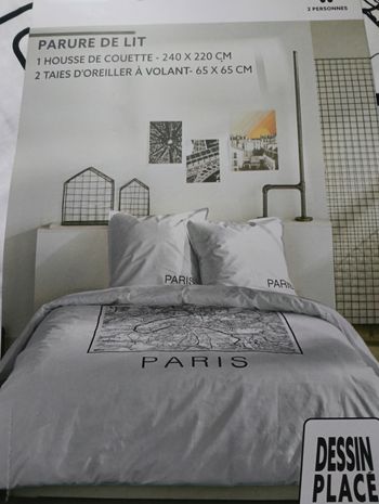 Parure de lit neuve Paris blanche 