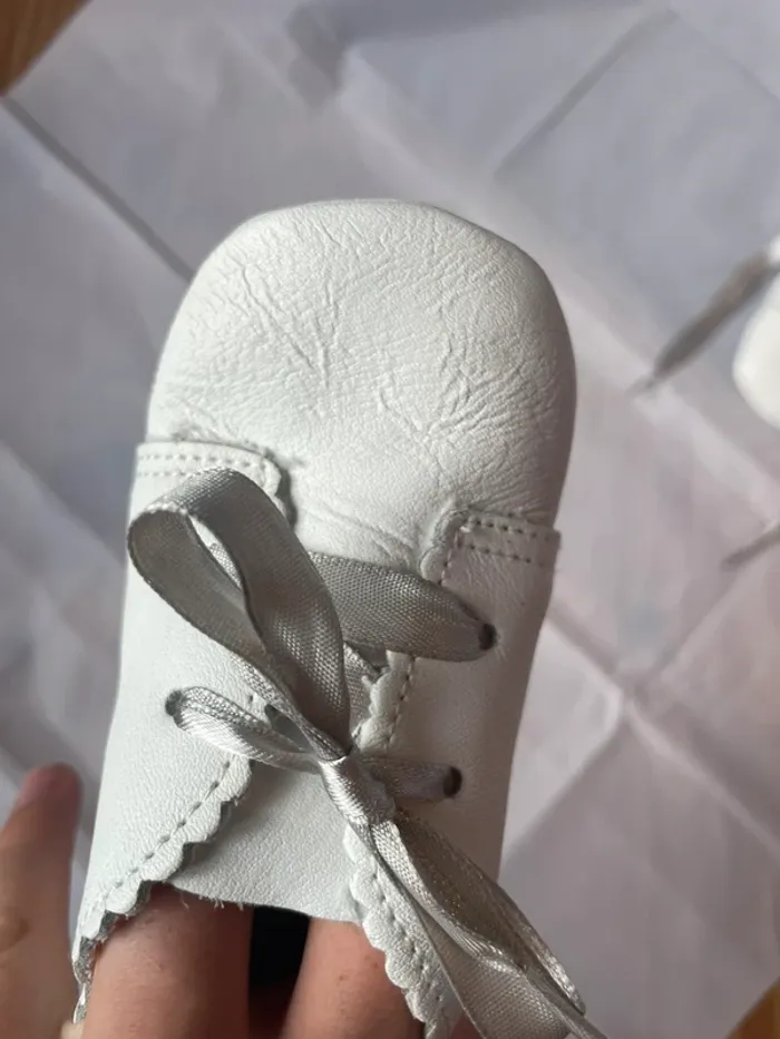 Paire de chaussures - photo numéro 4