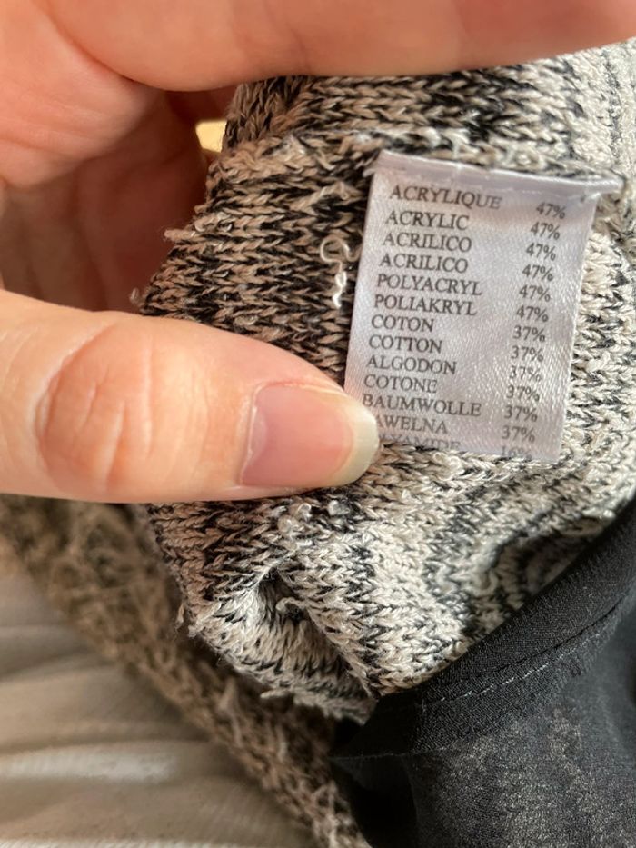 T-shirt noir et gris Boutique Indépendante taille S très bon état - photo numéro 5