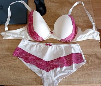 Ensemble de lingerie neuf