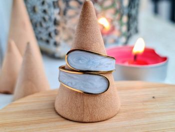 Bague Doré ouverte, avec du nacre blanc, Elégant et Minimaliste, Ajustable