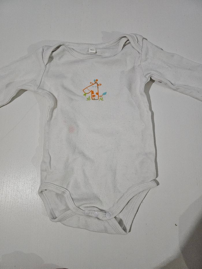 Lot de 10 bodies 12 mois - photo numéro 3