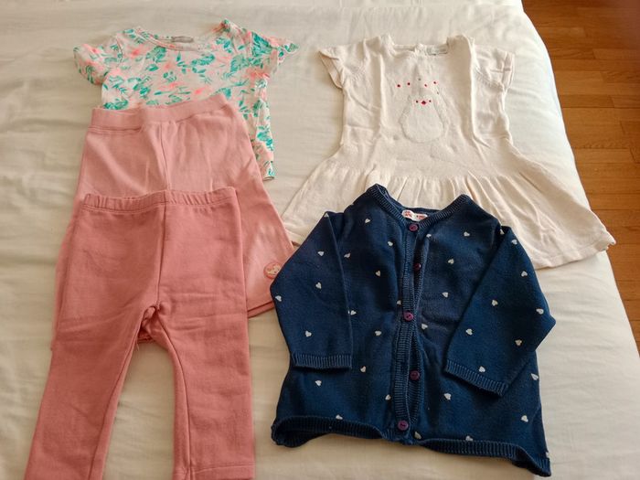 lot de vêtements fille taille 9 mois