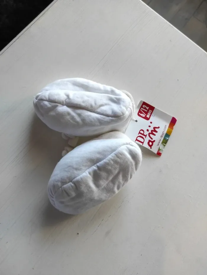Chaussons blancs DPAM neufs - photo numéro 3