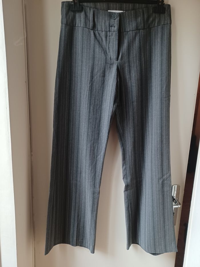 Pantalon gris rayé